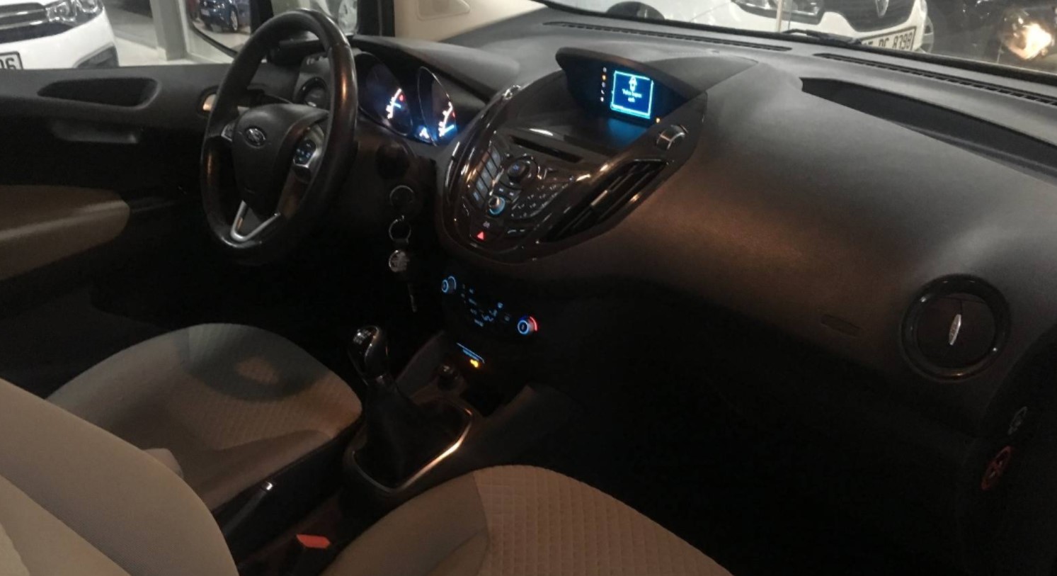 Ford Courier 2022 Interior