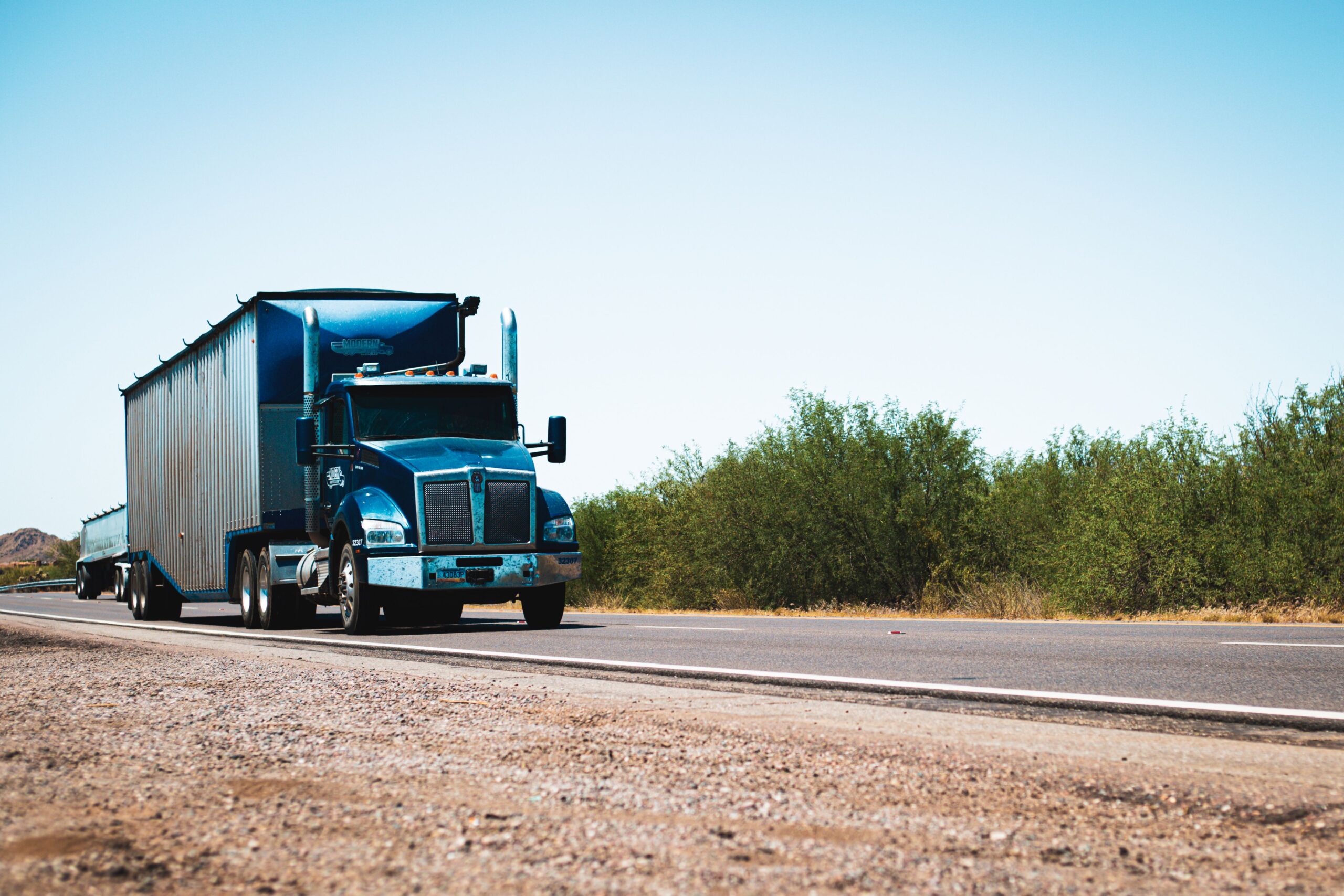 7 Warning Signs a Heavy-Duty Truck Is Headed for a Roadside Breakdown